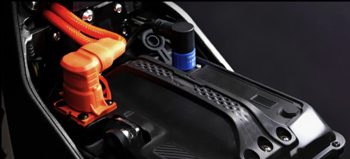 Ultra Bee 74V 55AH Lithium-Ion Battery - Image 3